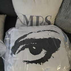 Set of 2 eye and lips pillows