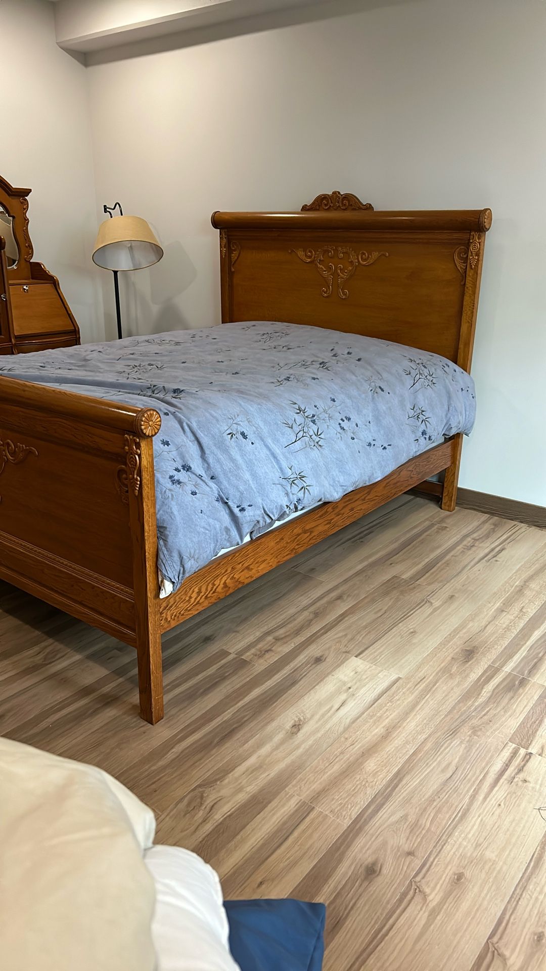 Lexington Queen Bed Frame And Dresser