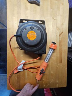 30 ft retractable light