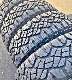 285/75/18 Goodyear 📍📍 Vendo un set de llantas con 80% de vida las 4 📍🌟