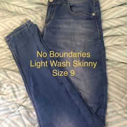 Womens/Juniors No Boundaries Skinny Jeans. Size 9