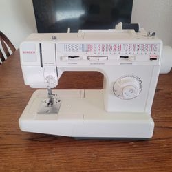 Singer Sewing Machine 