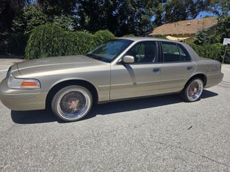 2000 Ford Crown Victoria