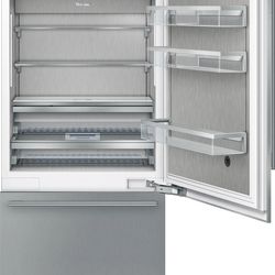 Thermador Stainless Steel 19.6 Cu Ft Built-In Refrigerator. T36BB915SS
