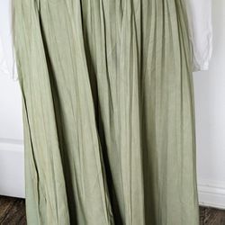 Gorgeous faux leather pleated skirt, Pull on midi skirt size medium