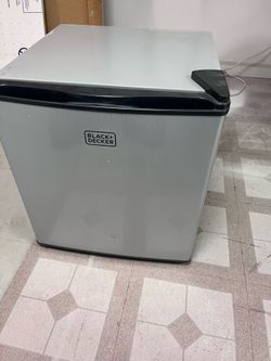 BLACK+DECKER 1.7 Cu. Ft. Mini Refrigerator – Works Great