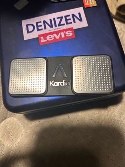 AliveCor KardiaMobile personal EKG monitor (Model AC-009).
