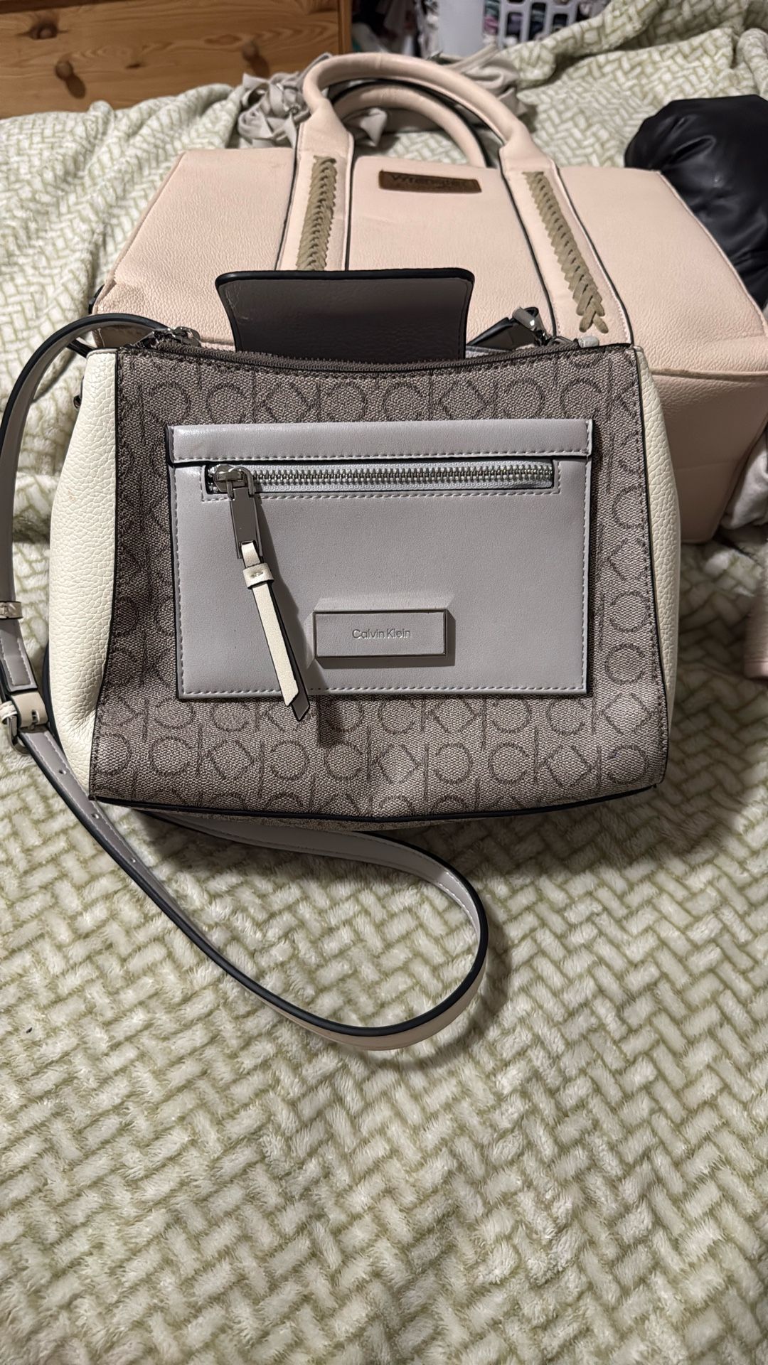 Calvin Klein Crossbody Bag – Signature Print – Brown/Cream – Great Condition