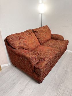 Victorian Upholstered Paisley Loveseat Sofa for Living room or Bedroom 70 x 42"