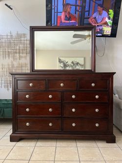 Dresser with mirror, solid wood, clean and easy open drawers