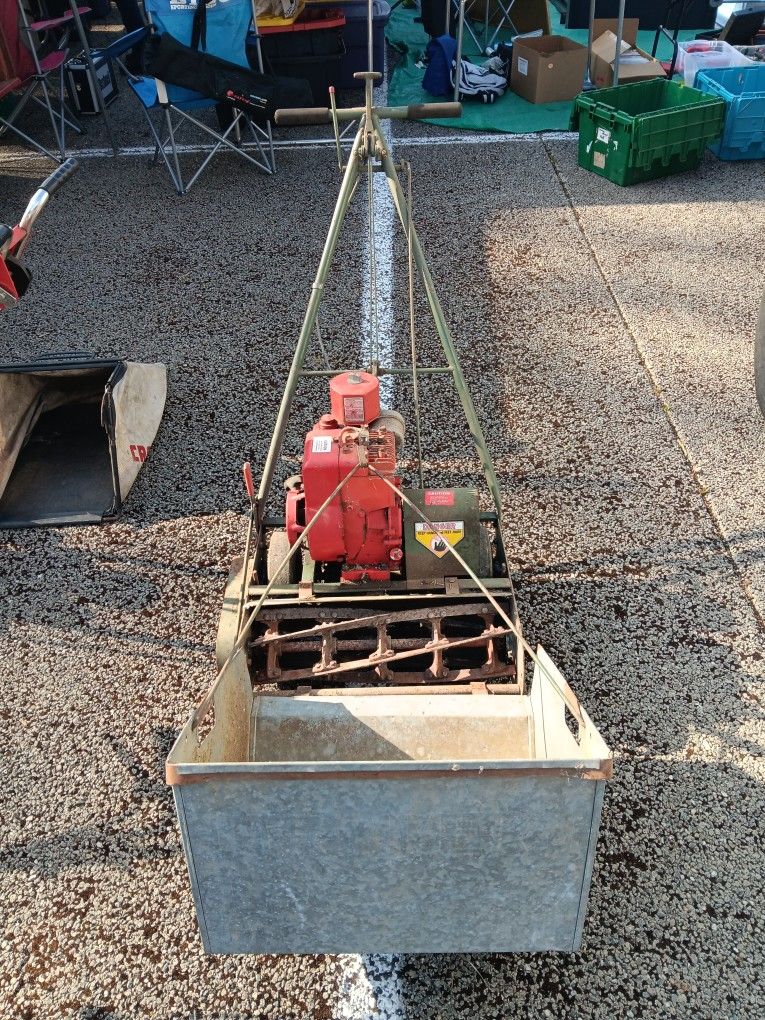 original California trimmer has 109cc Briggs and Stratton motor runs great 