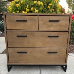 Solid Wood Modern Dresser Chest of Drawers Furniture Great Condition 