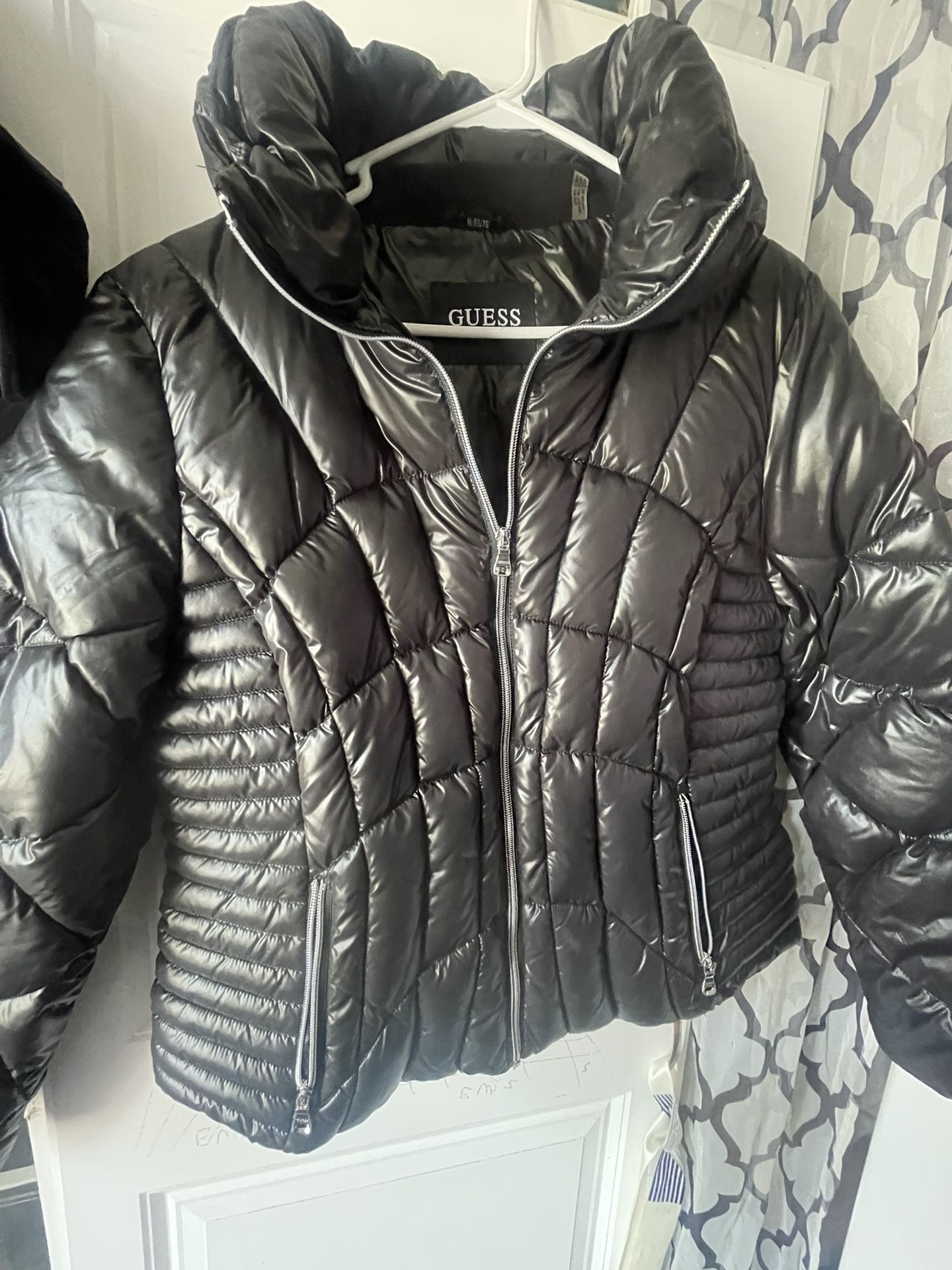 Puffer Jacket “GUESS”