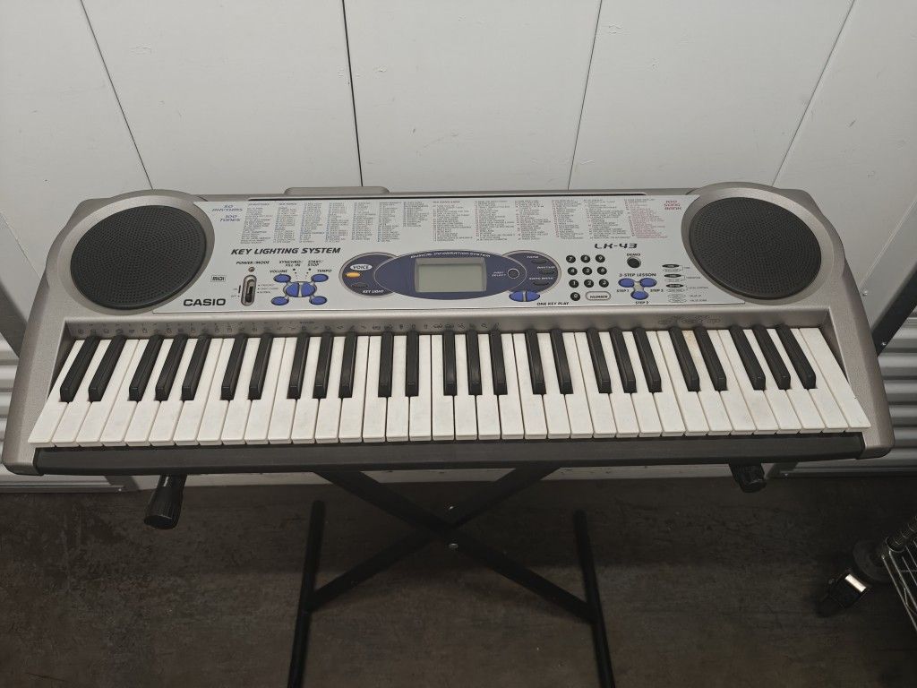 Used Casio Digital Keyboard LK-43 Lighted Keys Teaching System 61 Key