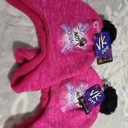2 Girls Osfm Descendants Winter Hats 