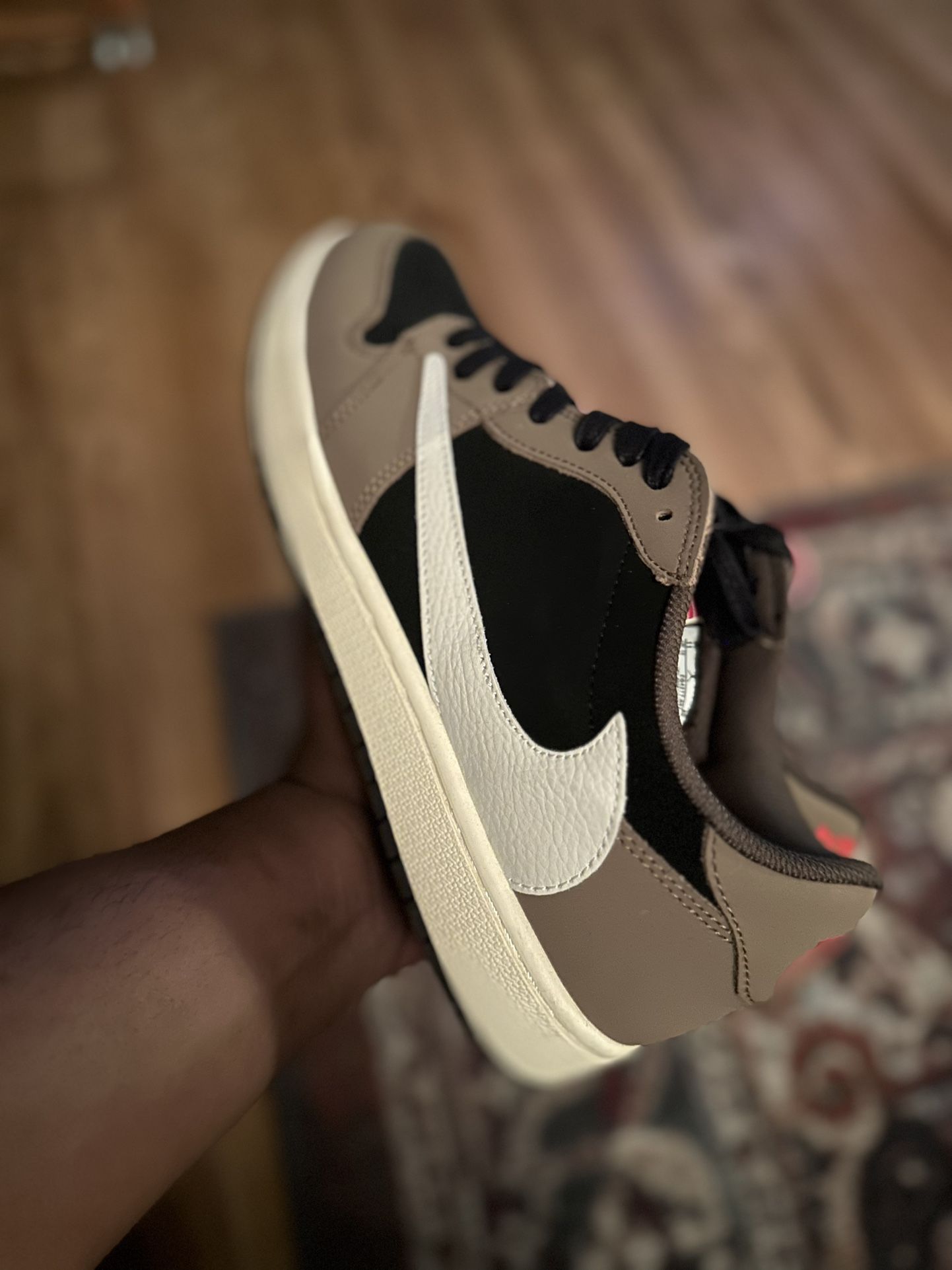 U/A USED TRAVIS SCOTT X AIR JORDAN 1 LOW 'MOCHA' size11