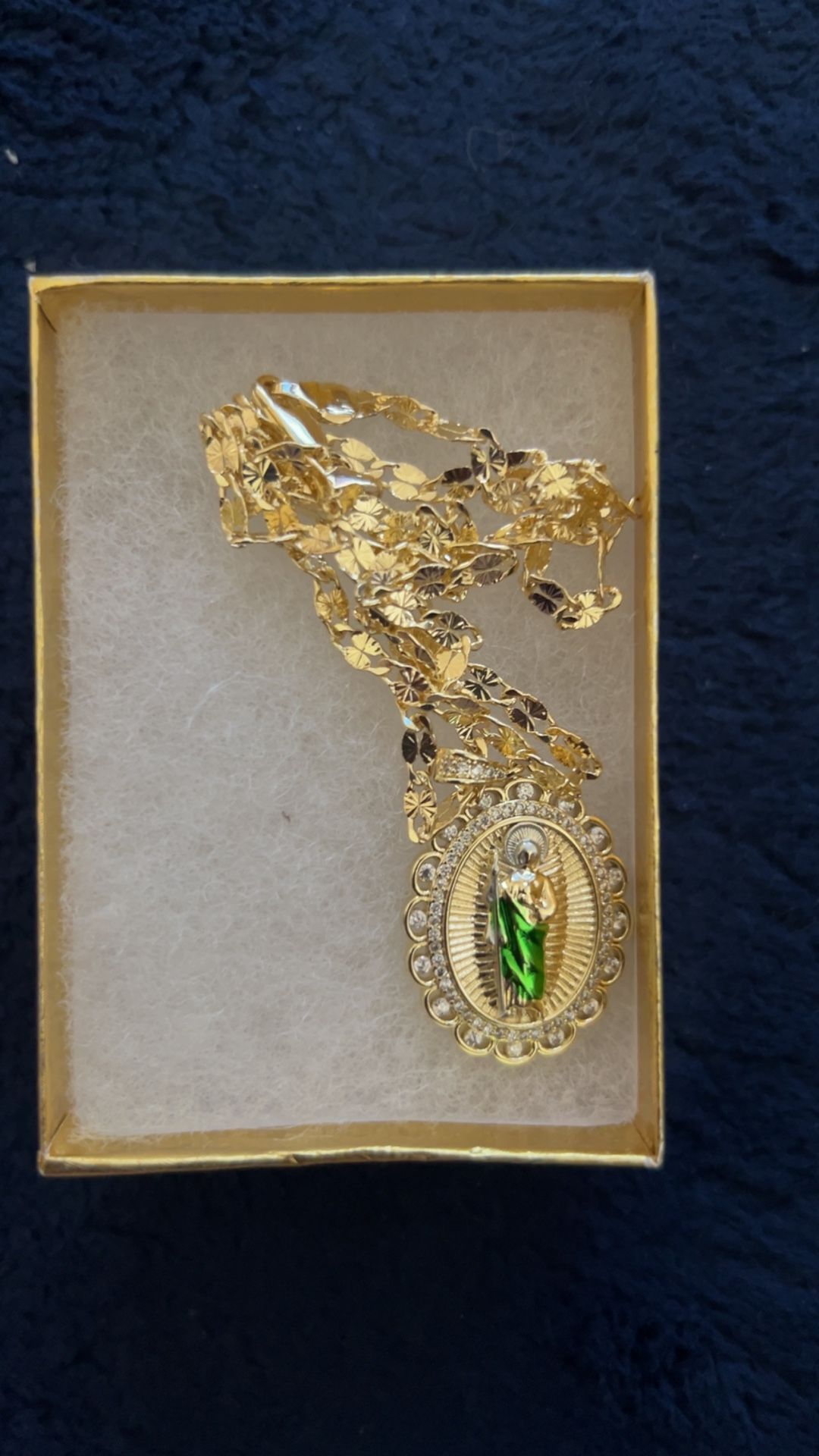 Gold Necklace With Pendant