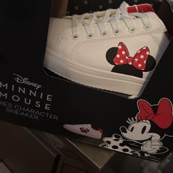 Minimal shoes, size 7