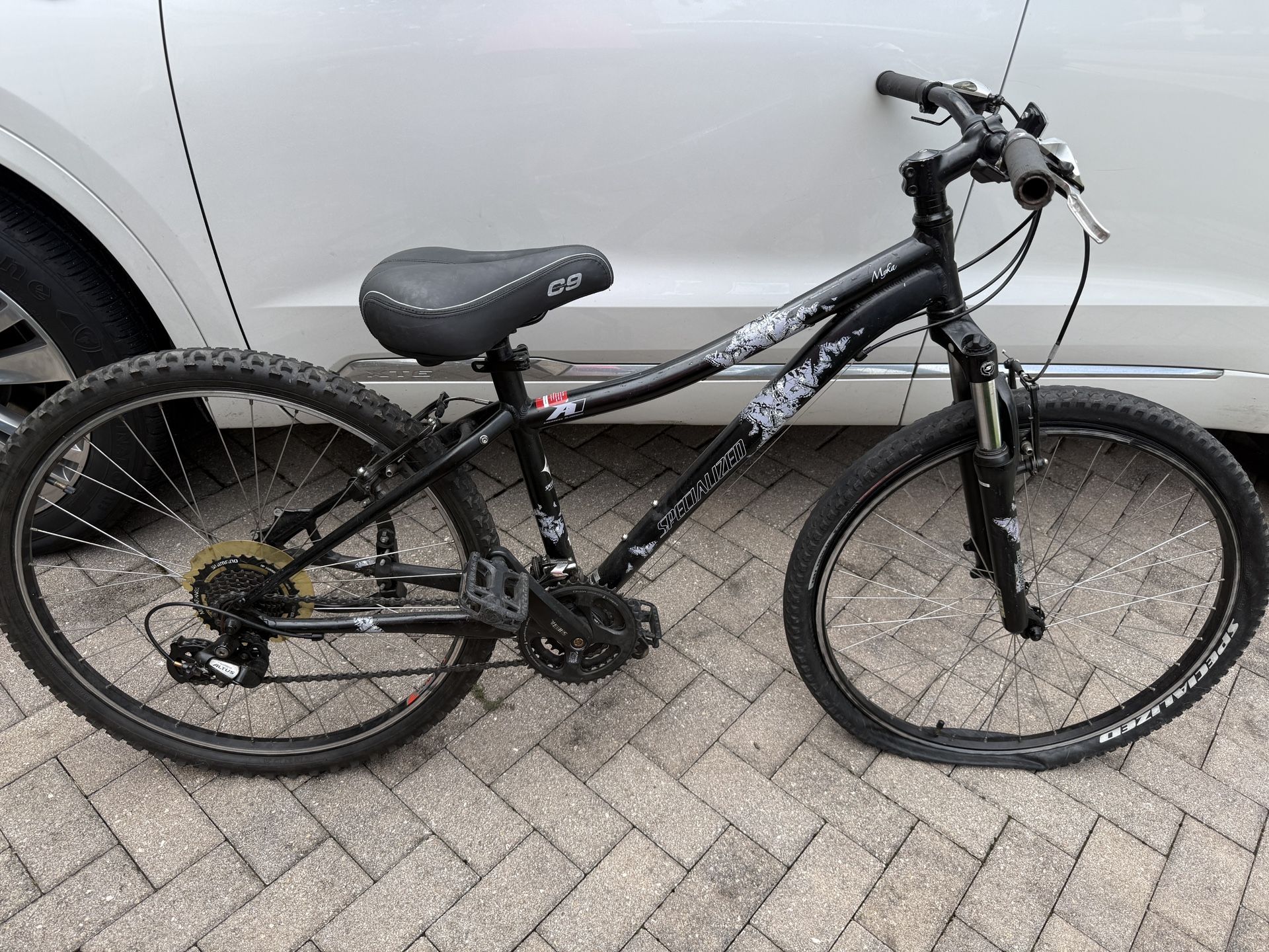 Specialized Myka Woman’s Shimano 7 Speed Bike