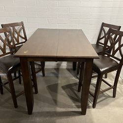 Dining table w/ 4 Chairs