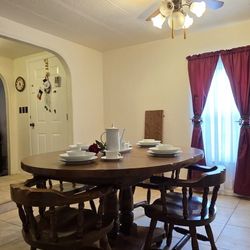 Dining Table, 4 Chairs And 2 Extension 