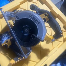 Dewalt Skill saw W/ 2 Blades 