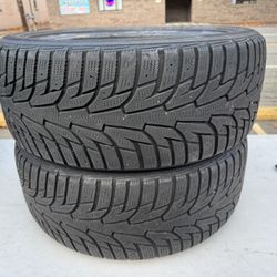 Set of 2 Hankook  Winter i*Pike size 225/50R17. Excellent Condition 