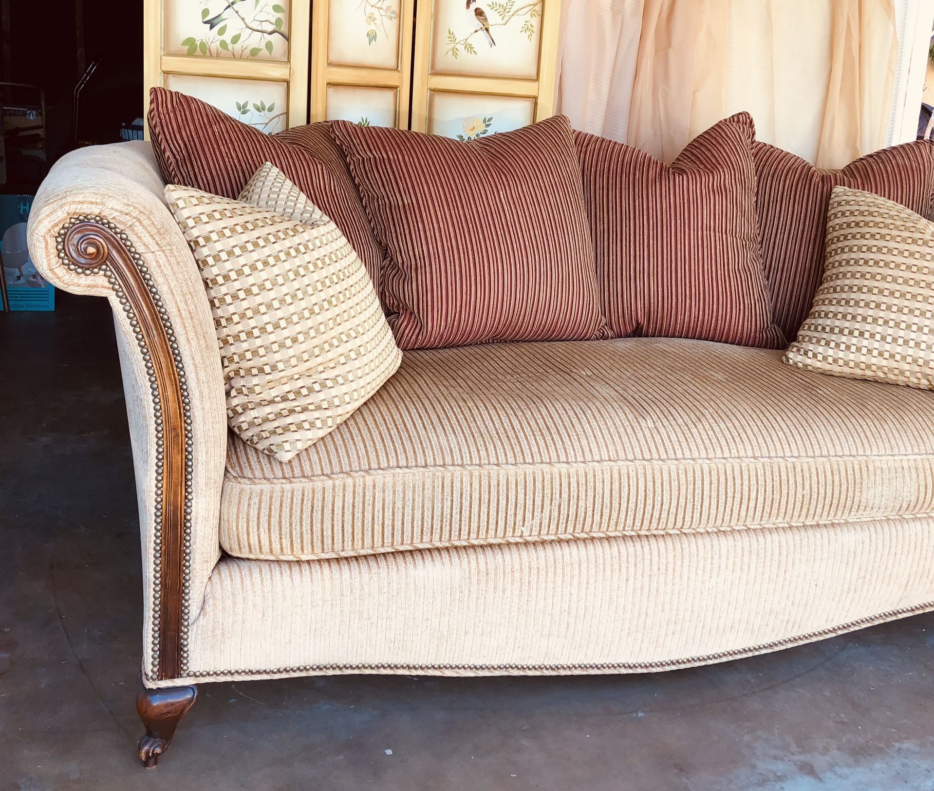 Beautiful Sofa Down Pillows Comfortable! 7ft