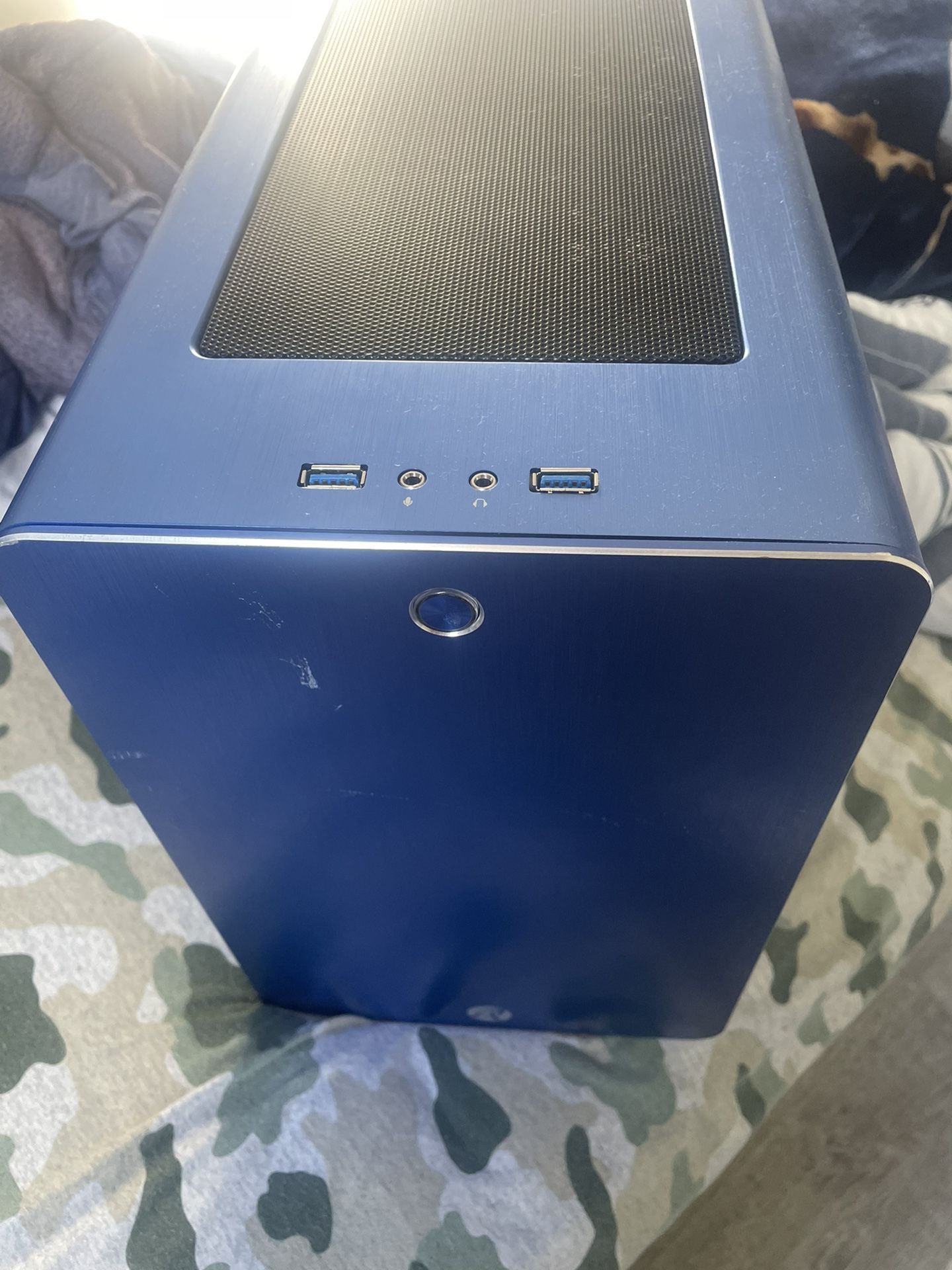 Custom Built Pc (NO STORAGE DRIVE INSTALLED)