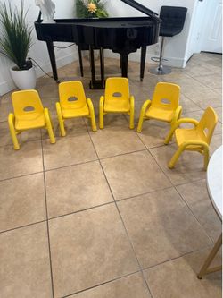 6 - beautiful chair for the kids! Made of quality iron and hard plastic