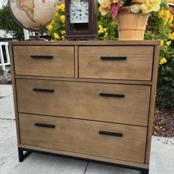 Solid Wood Modern Dresser Chest of Drawers Furniture Great Condition 