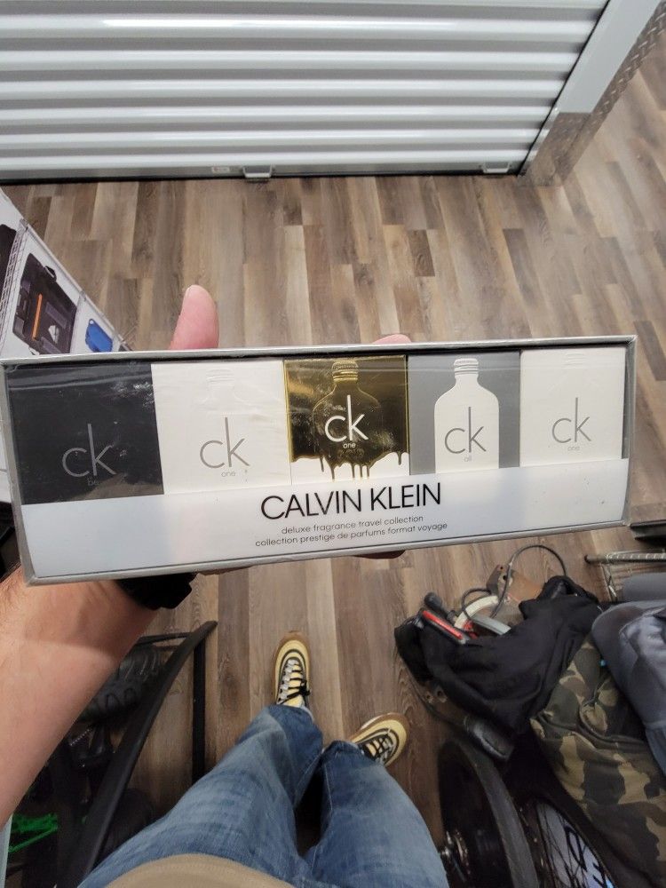 Calvin Klein Deluxe Travel Collection