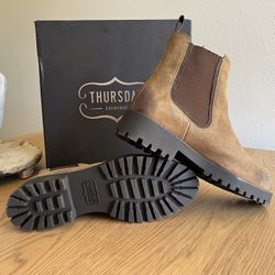 UNWORN Women’s Chelsea Pull Up Brown Suede Boots Size 8.5