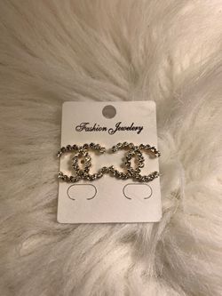 Beautiful crystal earrings gold tone