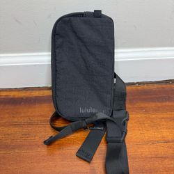 lululemon athletica Black Compact Sling Pouch