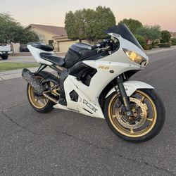 2004 Yamaha R6 Sportbike 