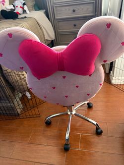Minnie Mouse chair