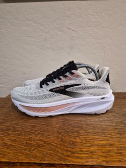 Brooks Ghost 17 Athletic Running Shoes 
Women's Size US 10.5 Medium B