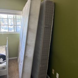 Queen Size Mattress And Box Of Spring 