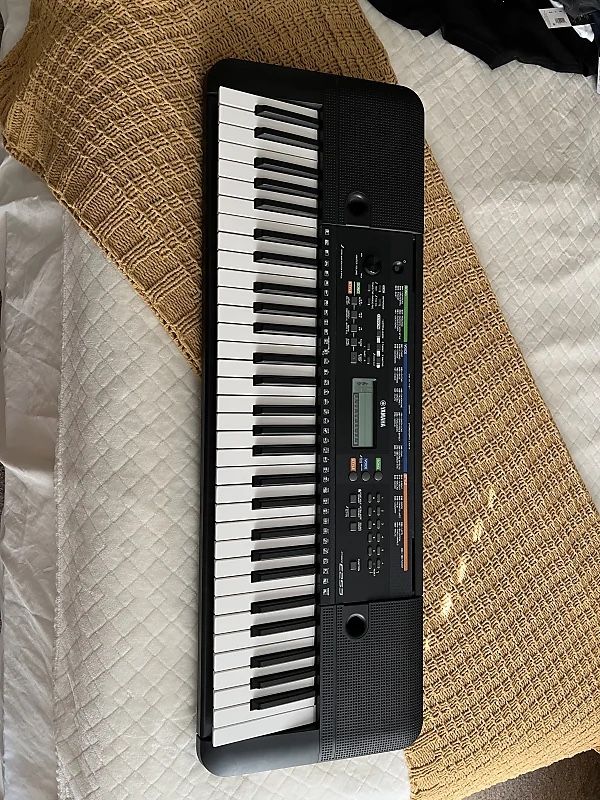 Yamaha PSR-E253 61 Key Piano