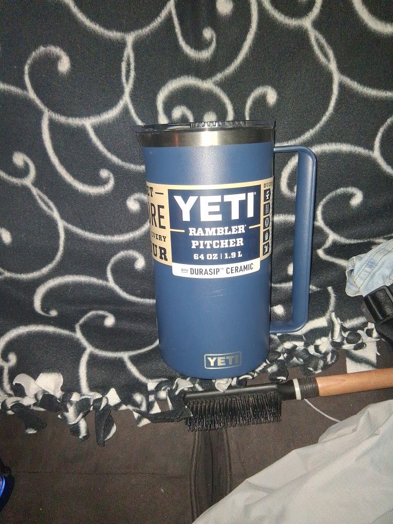 Yeti Rambler Pitcher 64oz