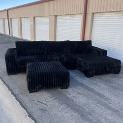 ✨ XL 3-Piece Black Corduroy Sectional + Ottoman ✨ ($10 Delivery )