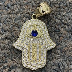 10k Diamond hamsa Pendant