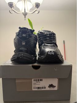 Balenciaga runners black