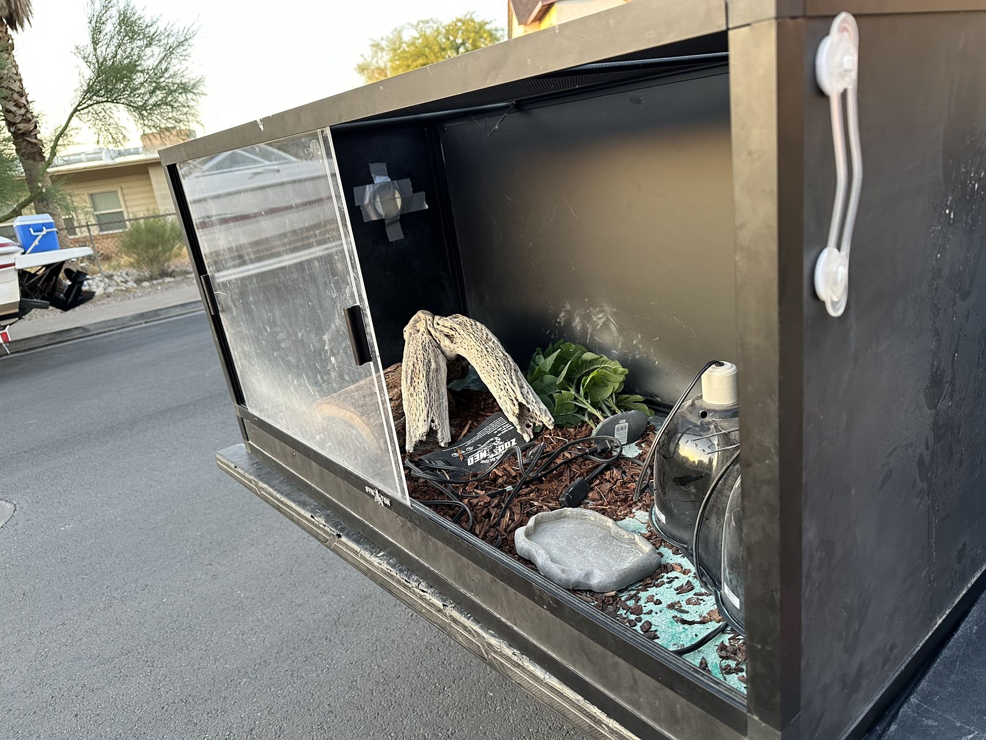 SYMTON REPTILE TERRARIUM 120 GAL for Sale in Henderson, NV OfferUp