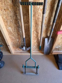 Stand-Up Manual Lawn Aerator Tool