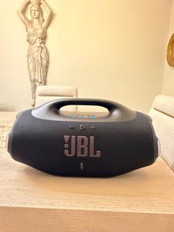 JBL boombox 4