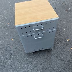 Night stand/filing Cabinet on wheels