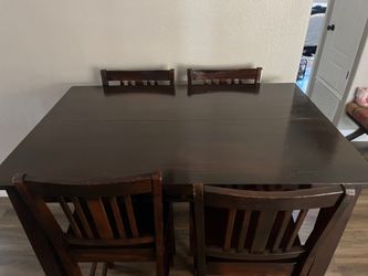 Mesa y 4 sillas