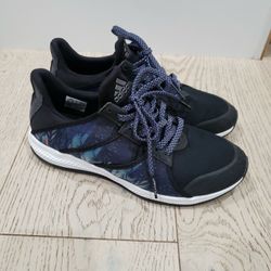 Womens Adidas  Training Shoes size 7

